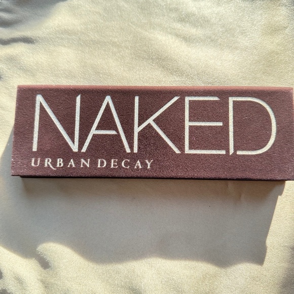 Urban Decay Naked Palette - Picture 2 of 6